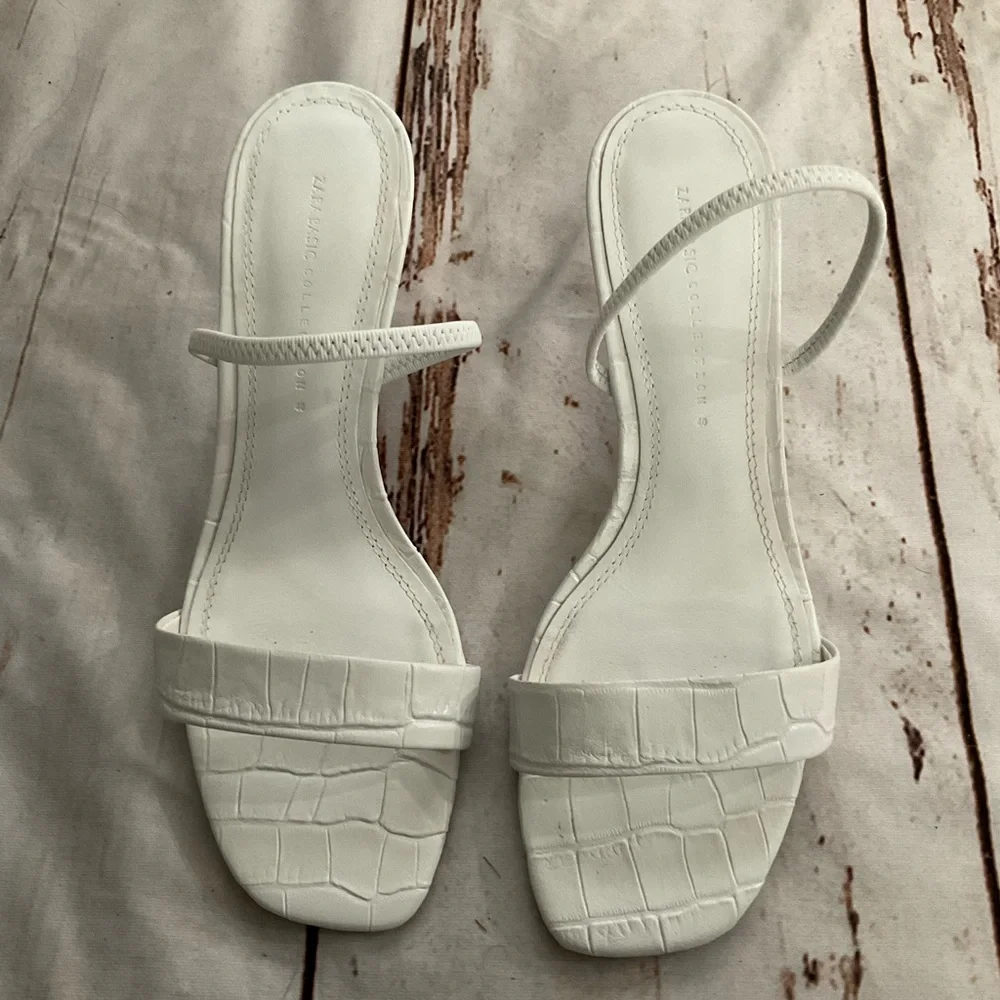 ZARA ALLIGATOR‎ EMBOSSED WHITE STRAPPY HEELED SANDALS - Picture 2 of 9